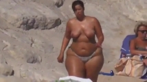 ヨーロッパ旅行記録 ヌーディストビーチで凄まじい下半身を持つ女性を撮影